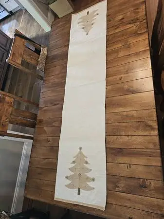 CHRISTMAS TABLE RUNNER 72 INCHES LONG LIKE NEW