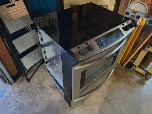 SS Frigidaire Slide In Electric Stove 4.2 Cu Ft Model# PLES399ECF Used