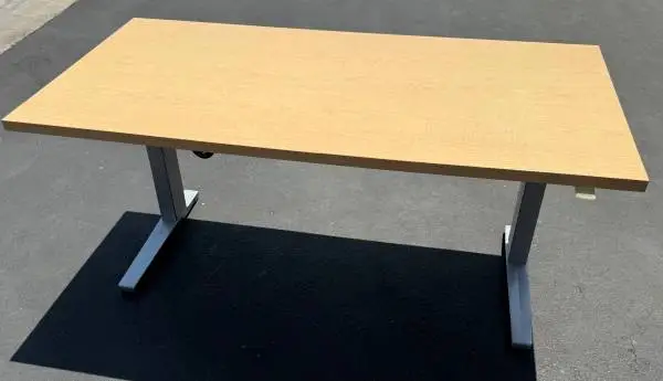 ELECTRIC OFFICE DESKS……. SIT STAN DESKS