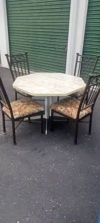 DINNING SET 4 CHAIRS EXCELLENT CONDITIONS