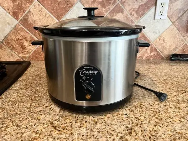 West Bend 6 Qt Round Crockery Electric Cooking Kitchen Pot Slow Cooker