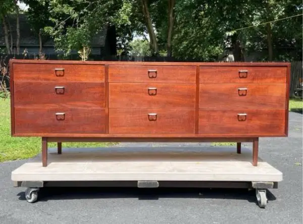 Mid Century Modern 9 Drawer Dresser/Credenza/Media Center.