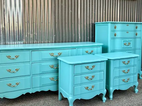 Stunning 4 Piece Bedroom Set