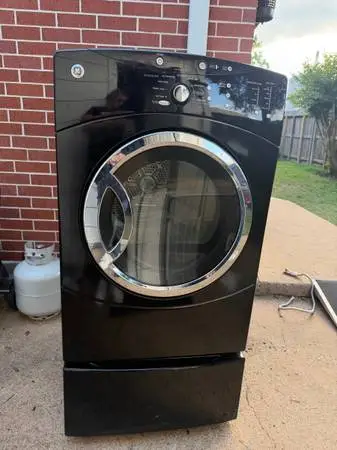 GE GAS DRYER WITH PEDESTAL