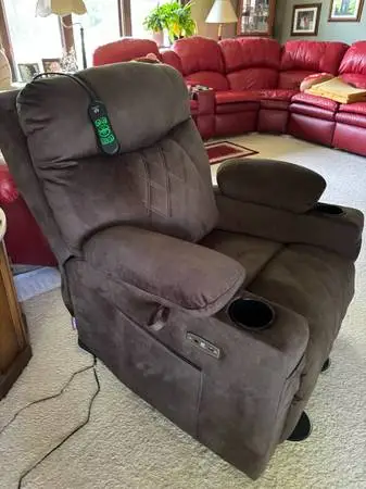 BRAND NEW Recline and Lift Chair Small Size 4ft 6 by 5.2