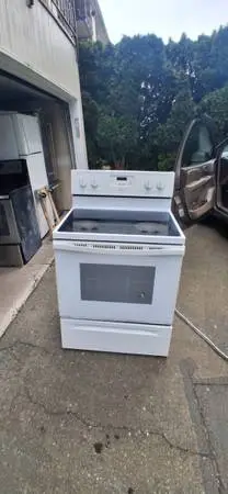 *~ Whirlpool White Glass Top Range (Stove /Oven) ~* Can deliver