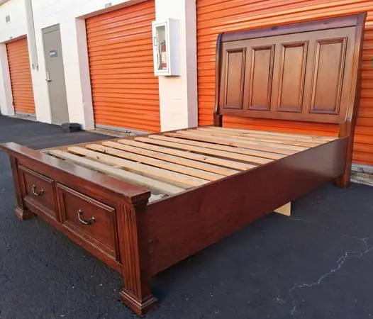Queen size bedroom frame with drawers