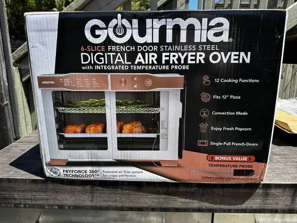 Gourmia 6-Slice Digital Air Fryer Oven (NEW IN BOX)