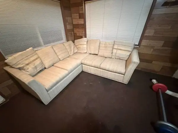 SECTIONAL COUCH