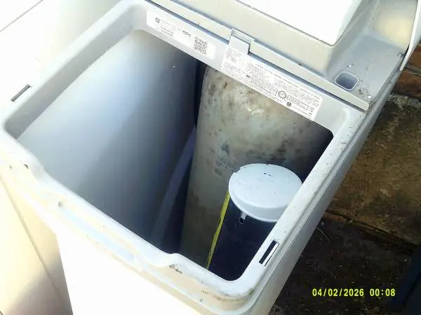 LIKE NEW WATER SOFTENER
