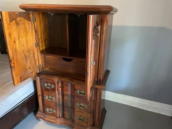 Bedroom set dresser