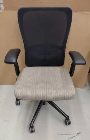 2 Haworth Zody Mesh Back/Fabric Seat Office Chair Desk MSRP$1030/ea