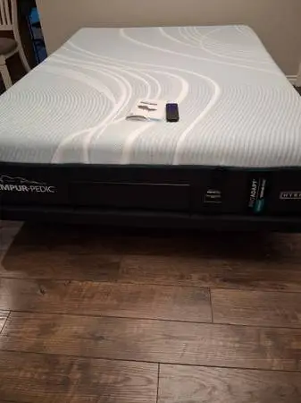 Queen size Tempurpedic Pro Adapt Medium Hybrid Mattress