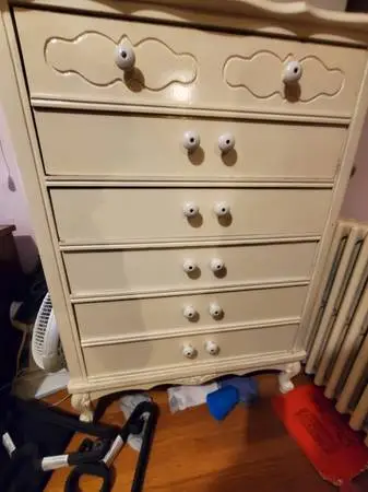 Two 4 drawer dressers....will separate  if only 1 is needed