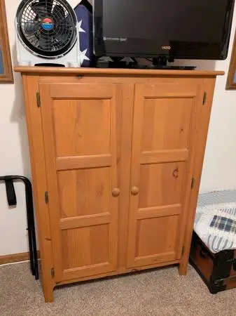 pine pie safe w/ 2 shelves