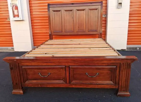 Queen size bedroom frame with drawers