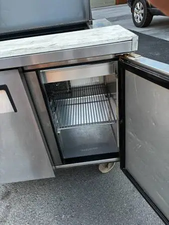Sandwich table (refrigerated)
