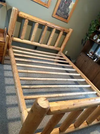 LOG POLE BED, queen, excellent craftsmanship and condition