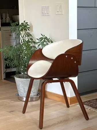 3 Attractive, modern office chairs