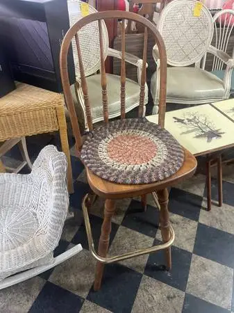 Single solid wood swivel barstool