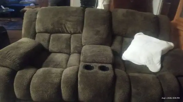 LOVESEAT RECLINER GREAT CONDITION