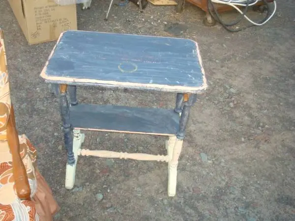 sm painted stand