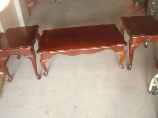3 pc coffee table w/2 end tables