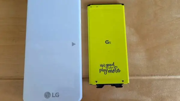 LG G5 Battery and Charging Cradle