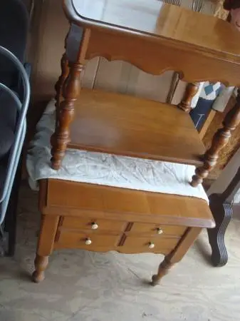2 maple end tables