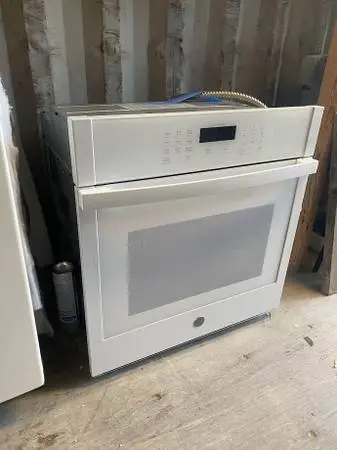 White GE Wall Oven 4.3 Cu Ft Model #JKS3000DN2WW Used