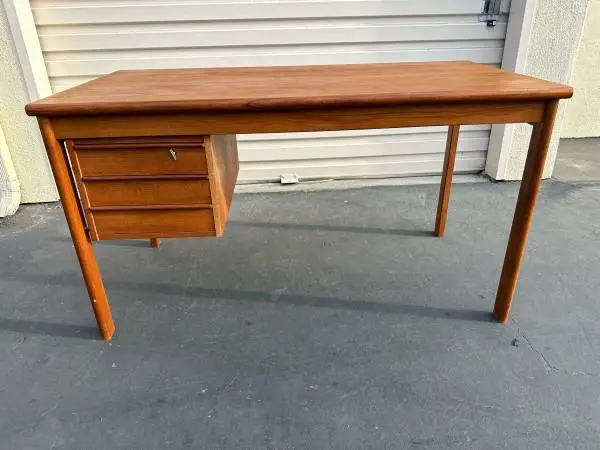 Danish desk