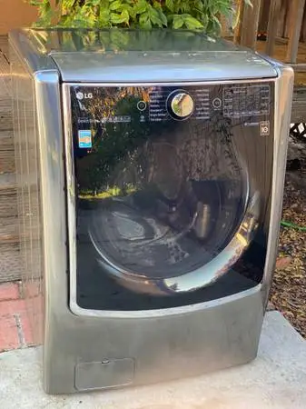 LG Mega Capacity Washer 5.2 cu. ft.