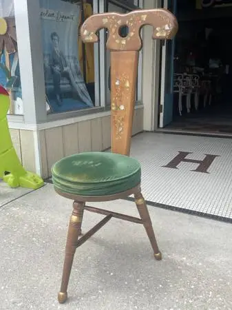 1960s 3 leg maple rams chair