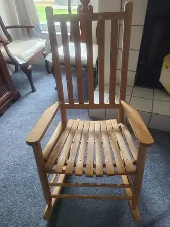 Nice Wooden Rocking Chair Excellent Condition