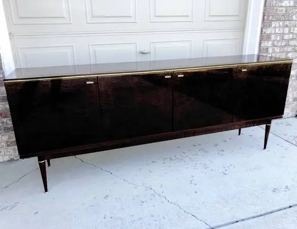 Outstanding credenza - fr. Italy. Osvaldo Borsani, circa1962