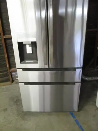 Midea Counter-Depth 21.6-cu ft 4 -Door 36-in French Door Refrigerator