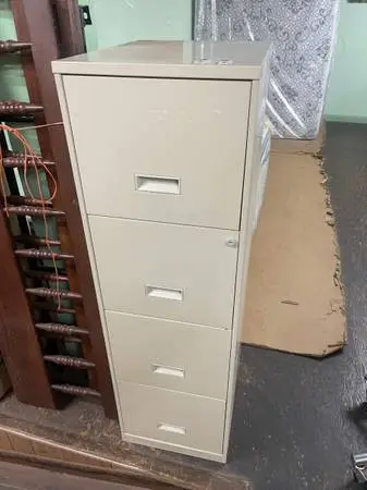 Four drawer metal file cabinet with keys