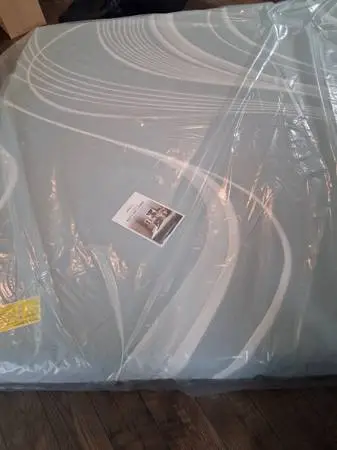 Tempurpedic king matresses Luxe Adapt Hybrid BRAND NEW