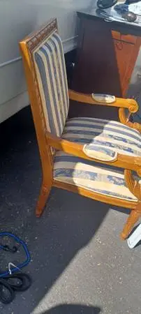BEAUTIFUL CHAIR SUPER CONFOTABLE