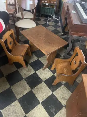 Solid oak Amish built child’s table set
