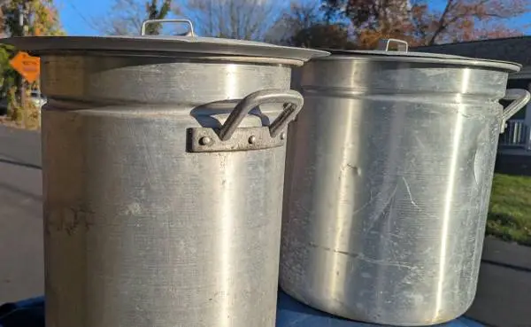 Large clam boil pots