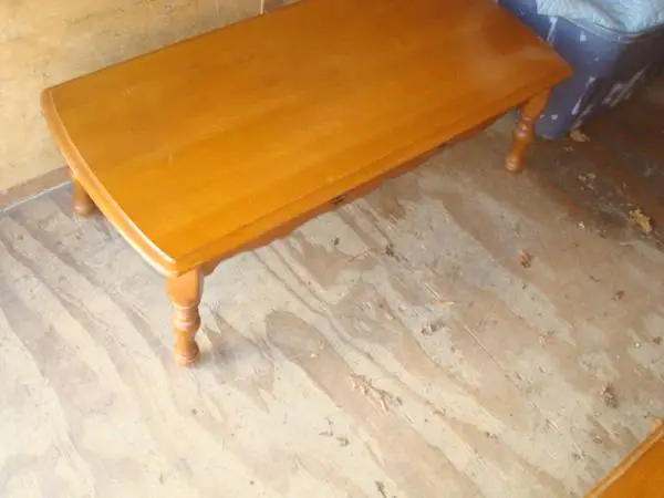 2 maple coffee tables