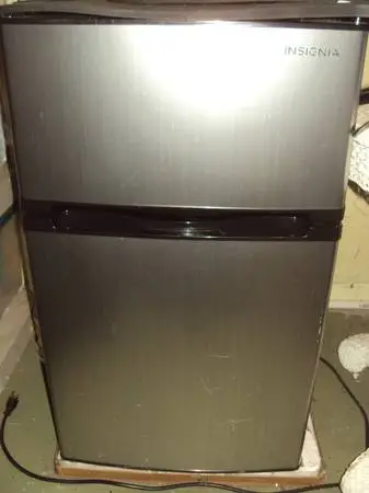 Insignia Mini Fridge Freezer. Refrigerator Freezer