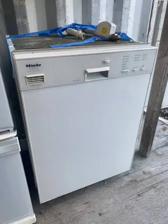 23.5W White Miele Dishwasher *TESTED* Model #G892SCUPLUS Used