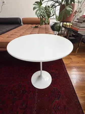 Authentic Knoll Saarinen Side Table (All White) / DWR