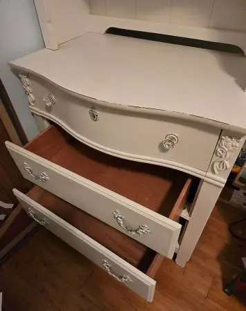 Vintage French Provincial 3-Drawer Chest – Cream/Off-White – Sturdy &