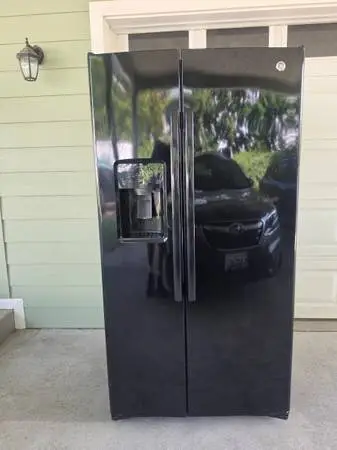 GE refrigerator side by side