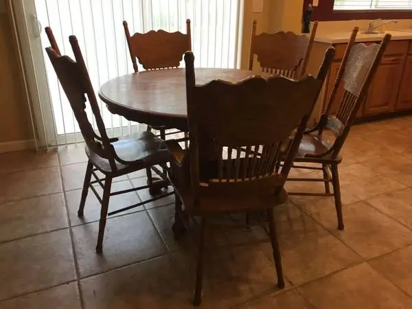 Kitchen Table Set (Move-Out CLEARANCE Accepting Offers)