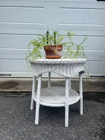 Vintage White Wicker 2-Tier Side Table — Scalloped Edge