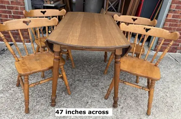 Table & 6 Chairs & 2 Leaves - Tell City